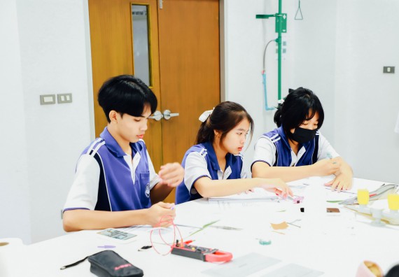 ภาพกิจกรรม    คณะวิทยาศาสตร์และเทคโนโลยี มหาวิทยาลัยราชภัฏกำแพงเพชร ร่วมกับโรงเรียนผดุงปัญญา จัดค่ายวิทยาศาสตร์  และค่ายเทคนิคปลอดเชื้อ