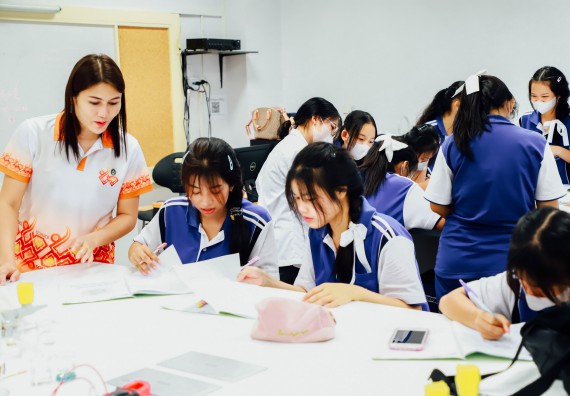 ภาพกิจกรรม    คณะวิทยาศาสตร์และเทคโนโลยี มหาวิทยาลัยราชภัฏกำแพงเพชร ร่วมกับโรงเรียนผดุงปัญญา จัดค่ายวิทยาศาสตร์  และค่ายเทคนิคปลอดเชื้อ