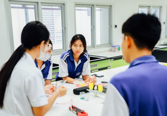 ภาพกิจกรรม    คณะวิทยาศาสตร์และเทคโนโลยี มหาวิทยาลัยราชภัฏกำแพงเพชร ร่วมกับโรงเรียนผดุงปัญญา จัดค่ายวิทยาศาสตร์  และค่ายเทคนิคปลอดเชื้อ