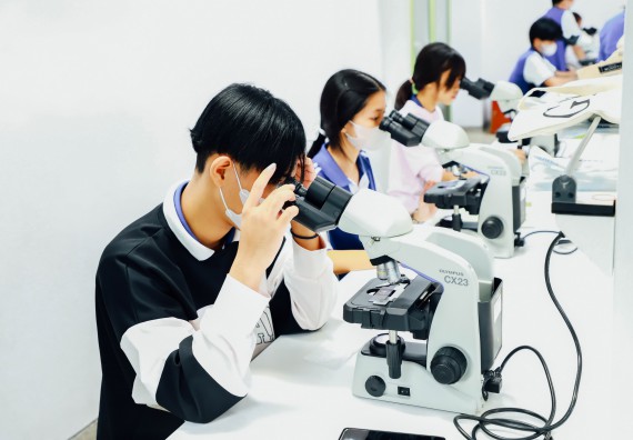 ภาพกิจกรรม    คณะวิทยาศาสตร์และเทคโนโลยี มหาวิทยาลัยราชภัฏกำแพงเพชร ร่วมกับโรงเรียนผดุงปัญญา จัดค่ายวิทยาศาสตร์  และค่ายเทคนิคปลอดเชื้อ