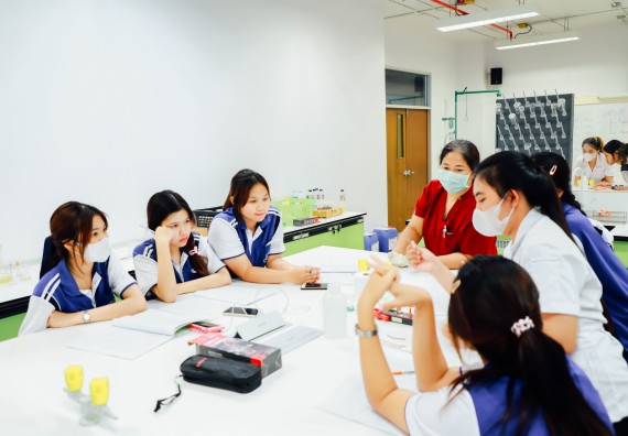 ภาพกิจกรรม    คณะวิทยาศาสตร์และเทคโนโลยี มหาวิทยาลัยราชภัฏกำแพงเพชร ร่วมกับโรงเรียนผดุงปัญญา จัดค่ายวิทยาศาสตร์  และค่ายเทคนิคปลอดเชื้อ