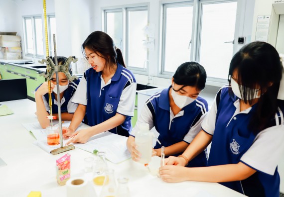 ภาพกิจกรรม    คณะวิทยาศาสตร์และเทคโนโลยี มหาวิทยาลัยราชภัฏกำแพงเพชร ร่วมกับโรงเรียนผดุงปัญญา จัดค่ายวิทยาศาสตร์  และค่ายเทคนิคปลอดเชื้อ