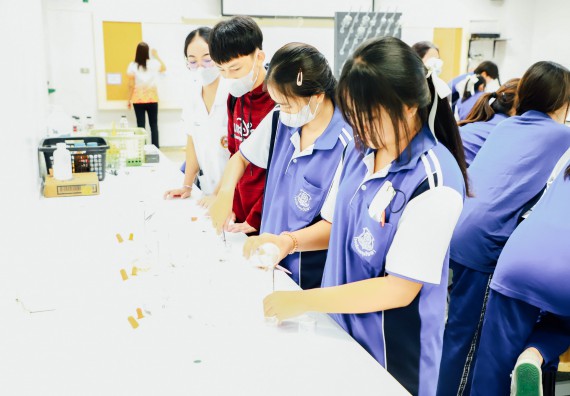 ภาพกิจกรรม    คณะวิทยาศาสตร์และเทคโนโลยี มหาวิทยาลัยราชภัฏกำแพงเพชร ร่วมกับโรงเรียนผดุงปัญญา จัดค่ายวิทยาศาสตร์  และค่ายเทคนิคปลอดเชื้อ