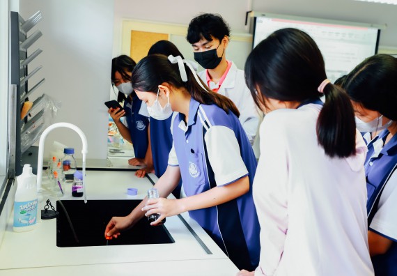 ภาพกิจกรรม    คณะวิทยาศาสตร์และเทคโนโลยี มหาวิทยาลัยราชภัฏกำแพงเพชร ร่วมกับโรงเรียนผดุงปัญญา จัดค่ายวิทยาศาสตร์  และค่ายเทคนิคปลอดเชื้อ