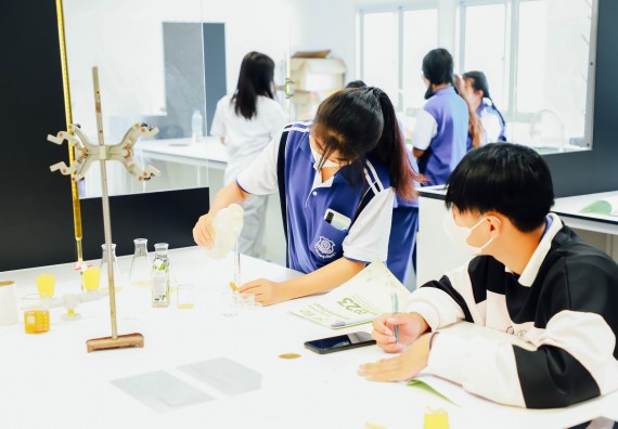 ภาพกิจกรรม    คณะวิทยาศาสตร์และเทคโนโลยี มหาวิทยาลัยราชภัฏกำแพงเพชร ร่วมกับโรงเรียนผดุงปัญญา จัดค่ายวิทยาศาสตร์  และค่ายเทคนิคปลอดเชื้อ