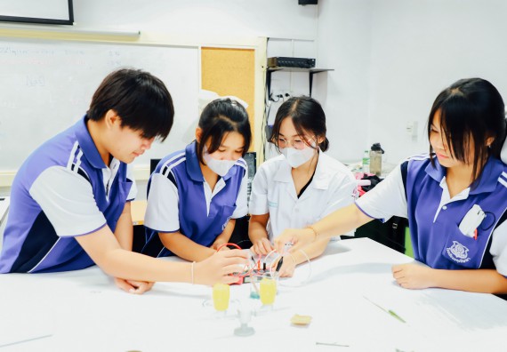 ภาพกิจกรรม    คณะวิทยาศาสตร์และเทคโนโลยี มหาวิทยาลัยราชภัฏกำแพงเพชร ร่วมกับโรงเรียนผดุงปัญญา จัดค่ายวิทยาศาสตร์  และค่ายเทคนิคปลอดเชื้อ