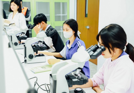 ภาพกิจกรรม    คณะวิทยาศาสตร์และเทคโนโลยี มหาวิทยาลัยราชภัฏกำแพงเพชร ร่วมกับโรงเรียนผดุงปัญญา จัดค่ายวิทยาศาสตร์  และค่ายเทคนิคปลอดเชื้อ