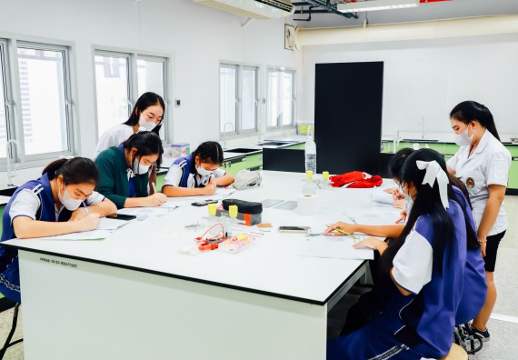 ภาพกิจกรรม    คณะวิทยาศาสตร์และเทคโนโลยี มหาวิทยาลัยราชภัฏกำแพงเพชร ร่วมกับโรงเรียนผดุงปัญญา จัดค่ายวิทยาศาสตร์  และค่ายเทคนิคปลอดเชื้อ