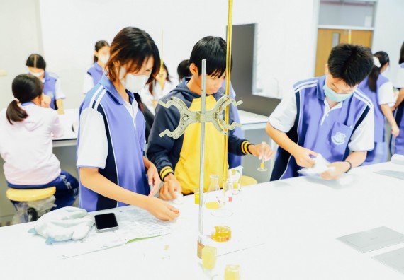 ภาพกิจกรรม    คณะวิทยาศาสตร์และเทคโนโลยี มหาวิทยาลัยราชภัฏกำแพงเพชร ร่วมกับโรงเรียนผดุงปัญญา จัดค่ายวิทยาศาสตร์  และค่ายเทคนิคปลอดเชื้อ