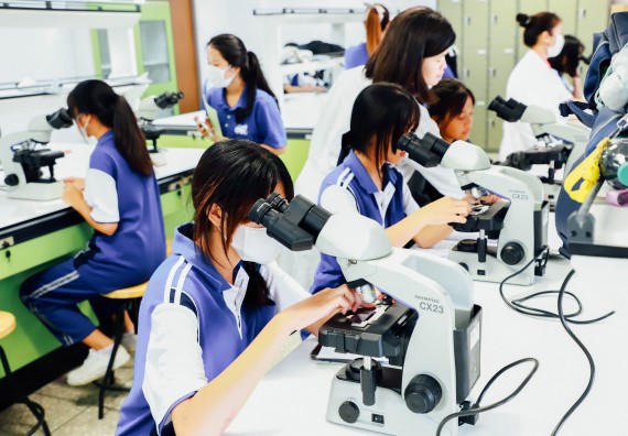 ภาพกิจกรรม    คณะวิทยาศาสตร์และเทคโนโลยี มหาวิทยาลัยราชภัฏกำแพงเพชร ร่วมกับโรงเรียนผดุงปัญญา จัดค่ายวิทยาศาสตร์  และค่ายเทคนิคปลอดเชื้อ