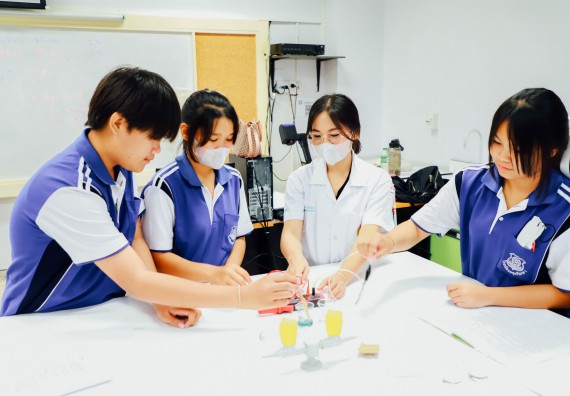 ภาพกิจกรรม    คณะวิทยาศาสตร์และเทคโนโลยี มหาวิทยาลัยราชภัฏกำแพงเพชร ร่วมกับโรงเรียนผดุงปัญญา จัดค่ายวิทยาศาสตร์  และค่ายเทคนิคปลอดเชื้อ