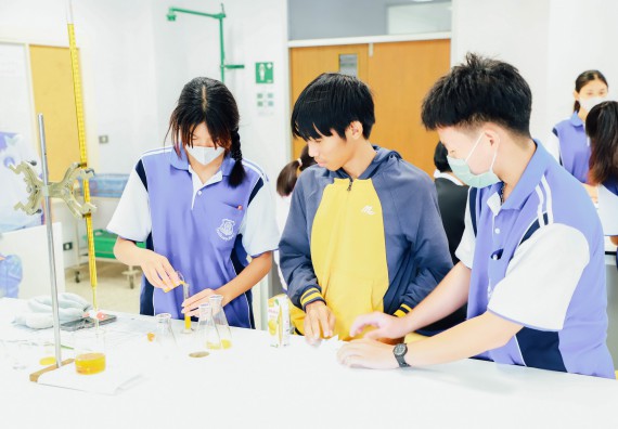 ภาพกิจกรรม    คณะวิทยาศาสตร์และเทคโนโลยี มหาวิทยาลัยราชภัฏกำแพงเพชร ร่วมกับโรงเรียนผดุงปัญญา จัดค่ายวิทยาศาสตร์  และค่ายเทคนิคปลอดเชื้อ