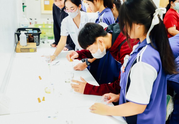 ภาพกิจกรรม    คณะวิทยาศาสตร์และเทคโนโลยี มหาวิทยาลัยราชภัฏกำแพงเพชร ร่วมกับโรงเรียนผดุงปัญญา จัดค่ายวิทยาศาสตร์  และค่ายเทคนิคปลอดเชื้อ