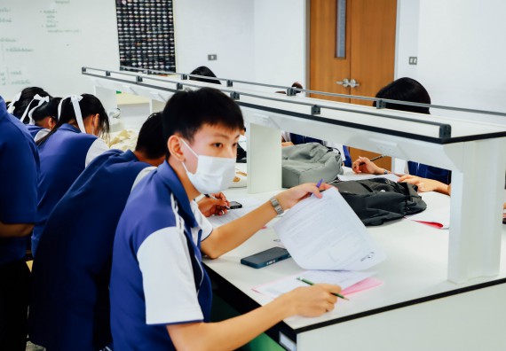 ภาพกิจกรรม    คณะวิทยาศาสตร์และเทคโนโลยี มหาวิทยาลัยราชภัฏกำแพงเพชร ร่วมกับโรงเรียนผดุงปัญญา จัดค่ายวิทยาศาสตร์  และค่ายเทคนิคปลอดเชื้อ