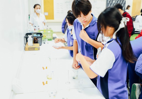 ภาพกิจกรรม    คณะวิทยาศาสตร์และเทคโนโลยี มหาวิทยาลัยราชภัฏกำแพงเพชร ร่วมกับโรงเรียนผดุงปัญญา จัดค่ายวิทยาศาสตร์  และค่ายเทคนิคปลอดเชื้อ