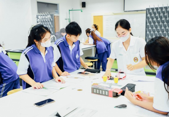 ภาพกิจกรรม    คณะวิทยาศาสตร์และเทคโนโลยี มหาวิทยาลัยราชภัฏกำแพงเพชร ร่วมกับโรงเรียนผดุงปัญญา จัดค่ายวิทยาศาสตร์  และค่ายเทคนิคปลอดเชื้อ