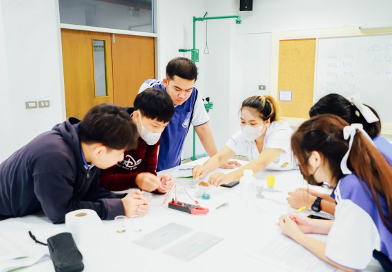 ภาพกิจกรรม    คณะวิทยาศาสตร์และเทคโนโลยี มหาวิทยาลัยราชภัฏกำแพงเพชร ร่วมกับโรงเรียนผดุงปัญญา จัดค่ายวิทยาศาสตร์  และค่ายเทคนิคปลอดเชื้อ