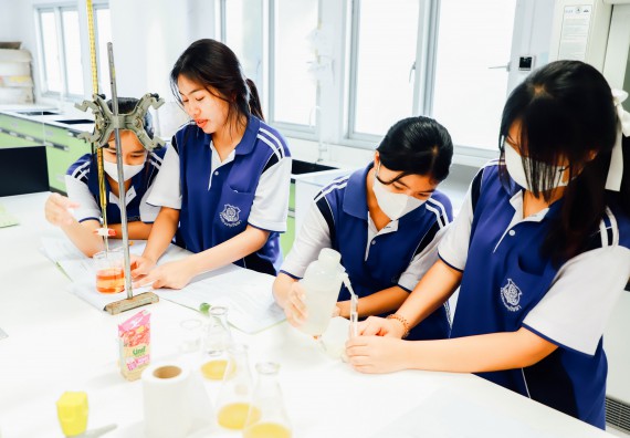 ภาพกิจกรรม    คณะวิทยาศาสตร์และเทคโนโลยี มหาวิทยาลัยราชภัฏกำแพงเพชร ร่วมกับโรงเรียนผดุงปัญญา จัดค่ายวิทยาศาสตร์  และค่ายเทคนิคปลอดเชื้อ