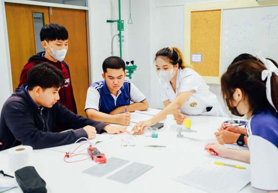 ภาพกิจกรรม    คณะวิทยาศาสตร์และเทคโนโลยี มหาวิทยาลัยราชภัฏกำแพงเพชร ร่วมกับโรงเรียนผดุงปัญญา จัดค่ายวิทยาศาสตร์  และค่ายเทคนิคปลอดเชื้อ