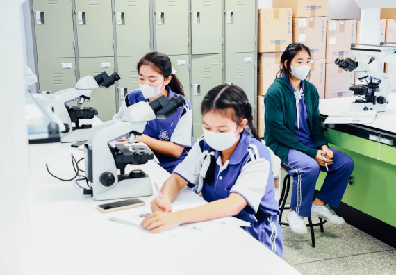 ภาพกิจกรรม    คณะวิทยาศาสตร์และเทคโนโลยี มหาวิทยาลัยราชภัฏกำแพงเพชร ร่วมกับโรงเรียนผดุงปัญญา จัดค่ายวิทยาศาสตร์  และค่ายเทคนิคปลอดเชื้อ