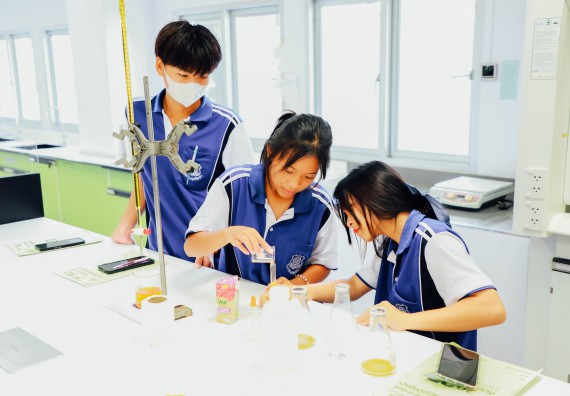 ภาพกิจกรรม    คณะวิทยาศาสตร์และเทคโนโลยี มหาวิทยาลัยราชภัฏกำแพงเพชร ร่วมกับโรงเรียนผดุงปัญญา จัดค่ายวิทยาศาสตร์  และค่ายเทคนิคปลอดเชื้อ