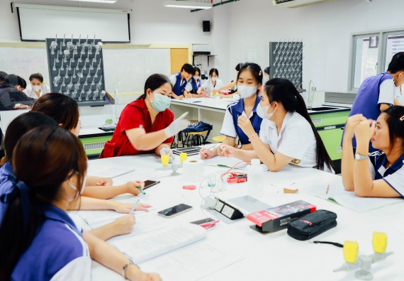 ภาพกิจกรรม    คณะวิทยาศาสตร์และเทคโนโลยี มหาวิทยาลัยราชภัฏกำแพงเพชร ร่วมกับโรงเรียนผดุงปัญญา จัดค่ายวิทยาศาสตร์  และค่ายเทคนิคปลอดเชื้อ