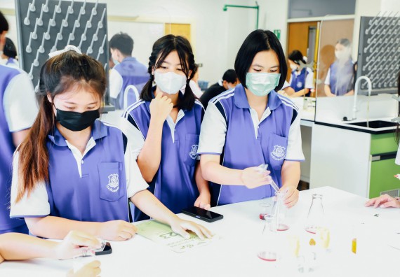 ภาพกิจกรรม    คณะวิทยาศาสตร์และเทคโนโลยี มหาวิทยาลัยราชภัฏกำแพงเพชร ร่วมกับโรงเรียนผดุงปัญญา จัดค่ายวิทยาศาสตร์  และค่ายเทคนิคปลอดเชื้อ