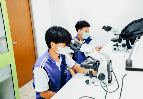 ภาพกิจกรรม    คณะวิทยาศาสตร์และเทคโนโลยี มหาวิทยาลัยราชภัฏกำแพงเพชร ร่วมกับโรงเรียนผดุงปัญญา จัดค่ายวิทยาศาสตร์  และค่ายเทคนิคปลอดเชื้อ