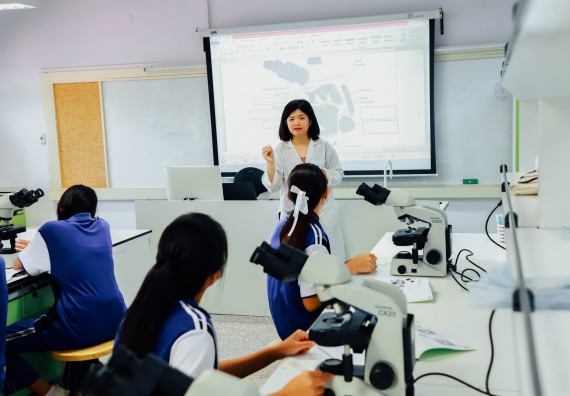 ภาพกิจกรรม    คณะวิทยาศาสตร์และเทคโนโลยี มหาวิทยาลัยราชภัฏกำแพงเพชร ร่วมกับโรงเรียนผดุงปัญญา จัดค่ายวิทยาศาสตร์  และค่ายเทคนิคปลอดเชื้อ