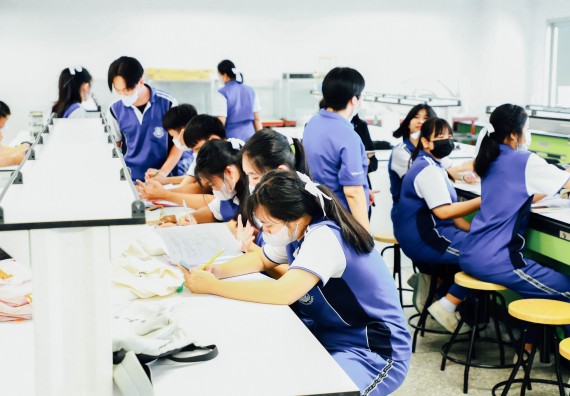 ภาพกิจกรรม    คณะวิทยาศาสตร์และเทคโนโลยี มหาวิทยาลัยราชภัฏกำแพงเพชร ร่วมกับโรงเรียนผดุงปัญญา จัดค่ายวิทยาศาสตร์  และค่ายเทคนิคปลอดเชื้อ