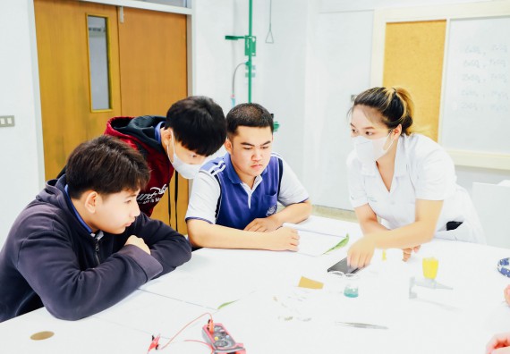 ภาพกิจกรรม    คณะวิทยาศาสตร์และเทคโนโลยี มหาวิทยาลัยราชภัฏกำแพงเพชร ร่วมกับโรงเรียนผดุงปัญญา จัดค่ายวิทยาศาสตร์  และค่ายเทคนิคปลอดเชื้อ