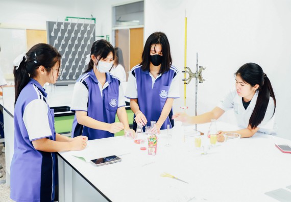 ภาพกิจกรรม    คณะวิทยาศาสตร์และเทคโนโลยี มหาวิทยาลัยราชภัฏกำแพงเพชร ร่วมกับโรงเรียนผดุงปัญญา จัดค่ายวิทยาศาสตร์  และค่ายเทคนิคปลอดเชื้อ