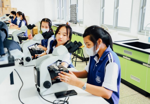 ภาพกิจกรรม    คณะวิทยาศาสตร์และเทคโนโลยี มหาวิทยาลัยราชภัฏกำแพงเพชร ร่วมกับโรงเรียนผดุงปัญญา จัดค่ายวิทยาศาสตร์  และค่ายเทคนิคปลอดเชื้อ