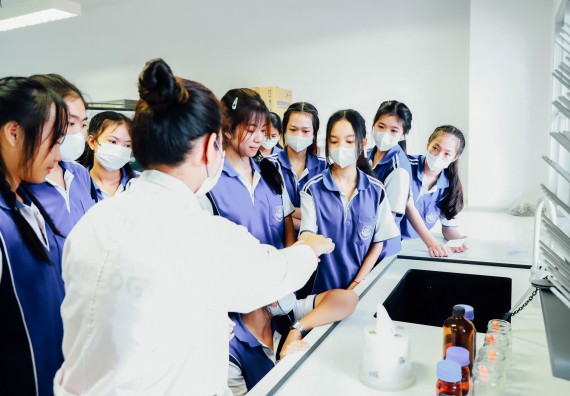 ภาพกิจกรรม    คณะวิทยาศาสตร์และเทคโนโลยี มหาวิทยาลัยราชภัฏกำแพงเพชร ร่วมกับโรงเรียนผดุงปัญญา จัดค่ายวิทยาศาสตร์  และค่ายเทคนิคปลอดเชื้อ