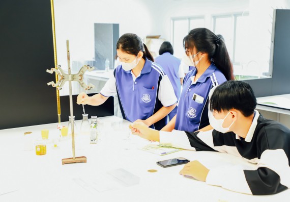 ภาพกิจกรรม    คณะวิทยาศาสตร์และเทคโนโลยี มหาวิทยาลัยราชภัฏกำแพงเพชร ร่วมกับโรงเรียนผดุงปัญญา จัดค่ายวิทยาศาสตร์  และค่ายเทคนิคปลอดเชื้อ