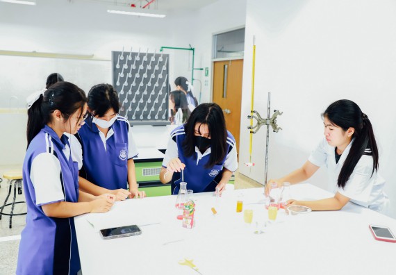 ภาพกิจกรรม    คณะวิทยาศาสตร์และเทคโนโลยี มหาวิทยาลัยราชภัฏกำแพงเพชร ร่วมกับโรงเรียนผดุงปัญญา จัดค่ายวิทยาศาสตร์  และค่ายเทคนิคปลอดเชื้อ