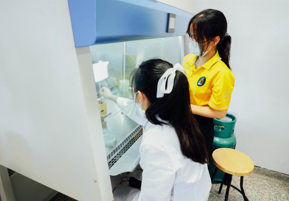 ภาพกิจกรรม    คณะวิทยาศาสตร์และเทคโนโลยี มหาวิทยาลัยราชภัฏกำแพงเพชร ร่วมกับโรงเรียนผดุงปัญญา จัดค่ายวิทยาศาสตร์  และค่ายเทคนิคปลอดเชื้อ