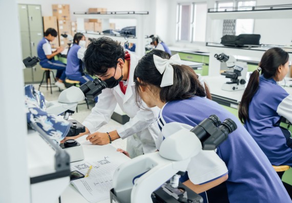 ภาพกิจกรรม    คณะวิทยาศาสตร์และเทคโนโลยี มหาวิทยาลัยราชภัฏกำแพงเพชร ร่วมกับโรงเรียนผดุงปัญญา จัดค่ายวิทยาศาสตร์  และค่ายเทคนิคปลอดเชื้อ