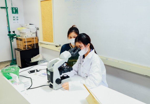 ภาพกิจกรรม    คณะวิทยาศาสตร์และเทคโนโลยี มหาวิทยาลัยราชภัฏกำแพงเพชร ร่วมกับโรงเรียนผดุงปัญญา จัดค่ายวิทยาศาสตร์  และค่ายเทคนิคปลอดเชื้อ