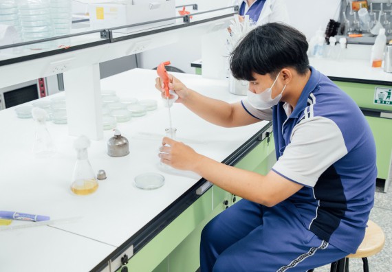 ภาพกิจกรรม    คณะวิทยาศาสตร์และเทคโนโลยี มหาวิทยาลัยราชภัฏกำแพงเพชร ร่วมกับโรงเรียนผดุงปัญญา จัดค่ายวิทยาศาสตร์  และค่ายเทคนิคปลอดเชื้อ