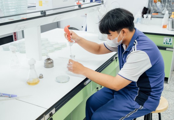 ภาพกิจกรรม    คณะวิทยาศาสตร์และเทคโนโลยี มหาวิทยาลัยราชภัฏกำแพงเพชร ร่วมกับโรงเรียนผดุงปัญญา จัดค่ายวิทยาศาสตร์  และค่ายเทคนิคปลอดเชื้อ