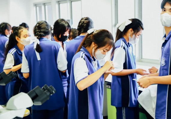 ภาพกิจกรรม    คณะวิทยาศาสตร์และเทคโนโลยี มหาวิทยาลัยราชภัฏกำแพงเพชร ร่วมกับโรงเรียนผดุงปัญญา จัดค่ายวิทยาศาสตร์  และค่ายเทคนิคปลอดเชื้อ