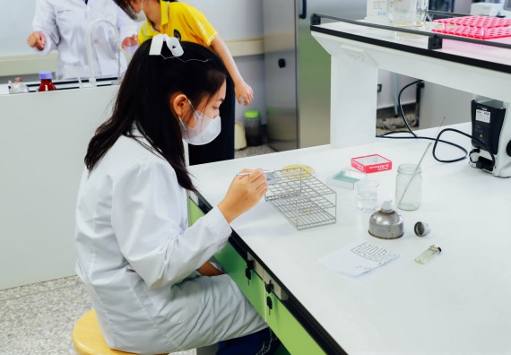 ภาพกิจกรรม    คณะวิทยาศาสตร์และเทคโนโลยี มหาวิทยาลัยราชภัฏกำแพงเพชร ร่วมกับโรงเรียนผดุงปัญญา จัดค่ายวิทยาศาสตร์  และค่ายเทคนิคปลอดเชื้อ