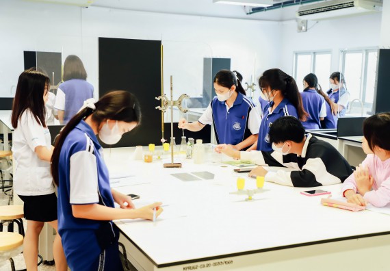 ภาพกิจกรรม    คณะวิทยาศาสตร์และเทคโนโลยี มหาวิทยาลัยราชภัฏกำแพงเพชร ร่วมกับโรงเรียนผดุงปัญญา จัดค่ายวิทยาศาสตร์  และค่ายเทคนิคปลอดเชื้อ