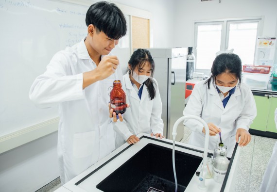 ภาพกิจกรรม    คณะวิทยาศาสตร์และเทคโนโลยี มหาวิทยาลัยราชภัฏกำแพงเพชร ร่วมกับโรงเรียนผดุงปัญญา จัดค่ายวิทยาศาสตร์  และค่ายเทคนิคปลอดเชื้อ