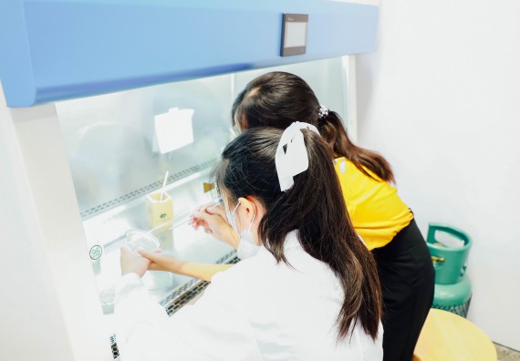 ภาพกิจกรรม    คณะวิทยาศาสตร์และเทคโนโลยี มหาวิทยาลัยราชภัฏกำแพงเพชร ร่วมกับโรงเรียนผดุงปัญญา จัดค่ายวิทยาศาสตร์  และค่ายเทคนิคปลอดเชื้อ