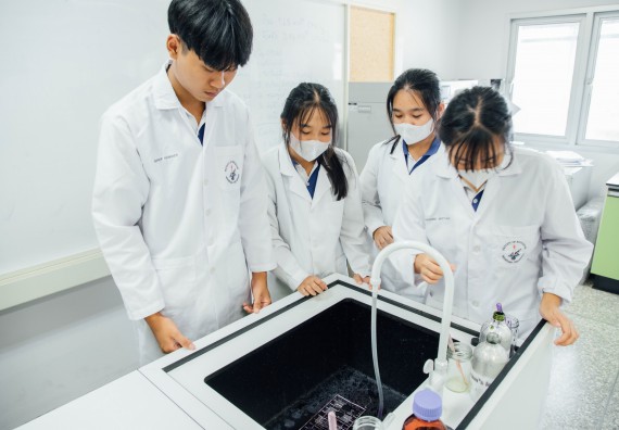 ภาพกิจกรรม    คณะวิทยาศาสตร์และเทคโนโลยี มหาวิทยาลัยราชภัฏกำแพงเพชร ร่วมกับโรงเรียนผดุงปัญญา จัดค่ายวิทยาศาสตร์  และค่ายเทคนิคปลอดเชื้อ