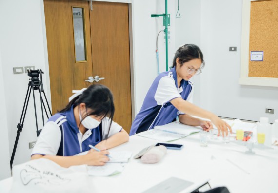 ภาพกิจกรรม    คณะวิทยาศาสตร์และเทคโนโลยี มหาวิทยาลัยราชภัฏกำแพงเพชร ร่วมกับโรงเรียนผดุงปัญญา จัดค่ายวิทยาศาสตร์  และค่ายเทคนิคปลอดเชื้อ