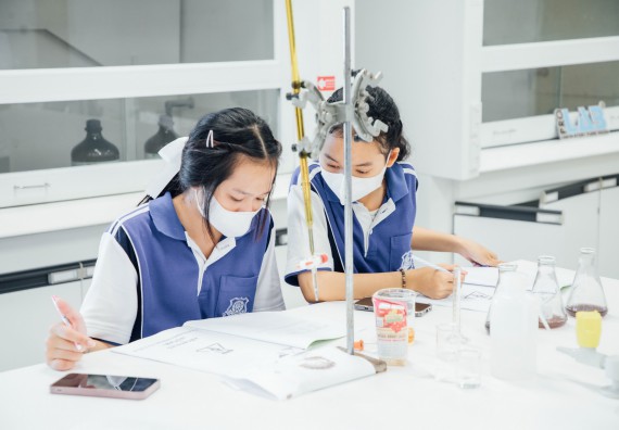 ภาพกิจกรรม    คณะวิทยาศาสตร์และเทคโนโลยี มหาวิทยาลัยราชภัฏกำแพงเพชร ร่วมกับโรงเรียนผดุงปัญญา จัดค่ายวิทยาศาสตร์  และค่ายเทคนิคปลอดเชื้อ