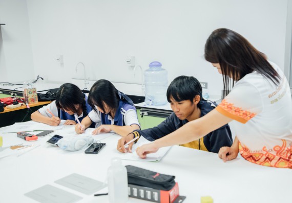 ภาพกิจกรรม    คณะวิทยาศาสตร์และเทคโนโลยี มหาวิทยาลัยราชภัฏกำแพงเพชร ร่วมกับโรงเรียนผดุงปัญญา จัดค่ายวิทยาศาสตร์  และค่ายเทคนิคปลอดเชื้อ